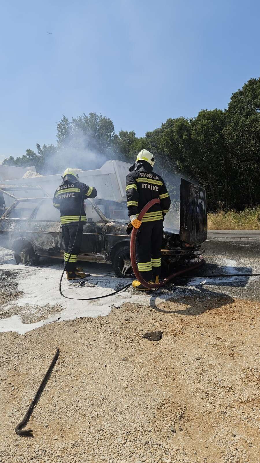 Muğla'da Otomobil Alevlere Teslim Oldu 1